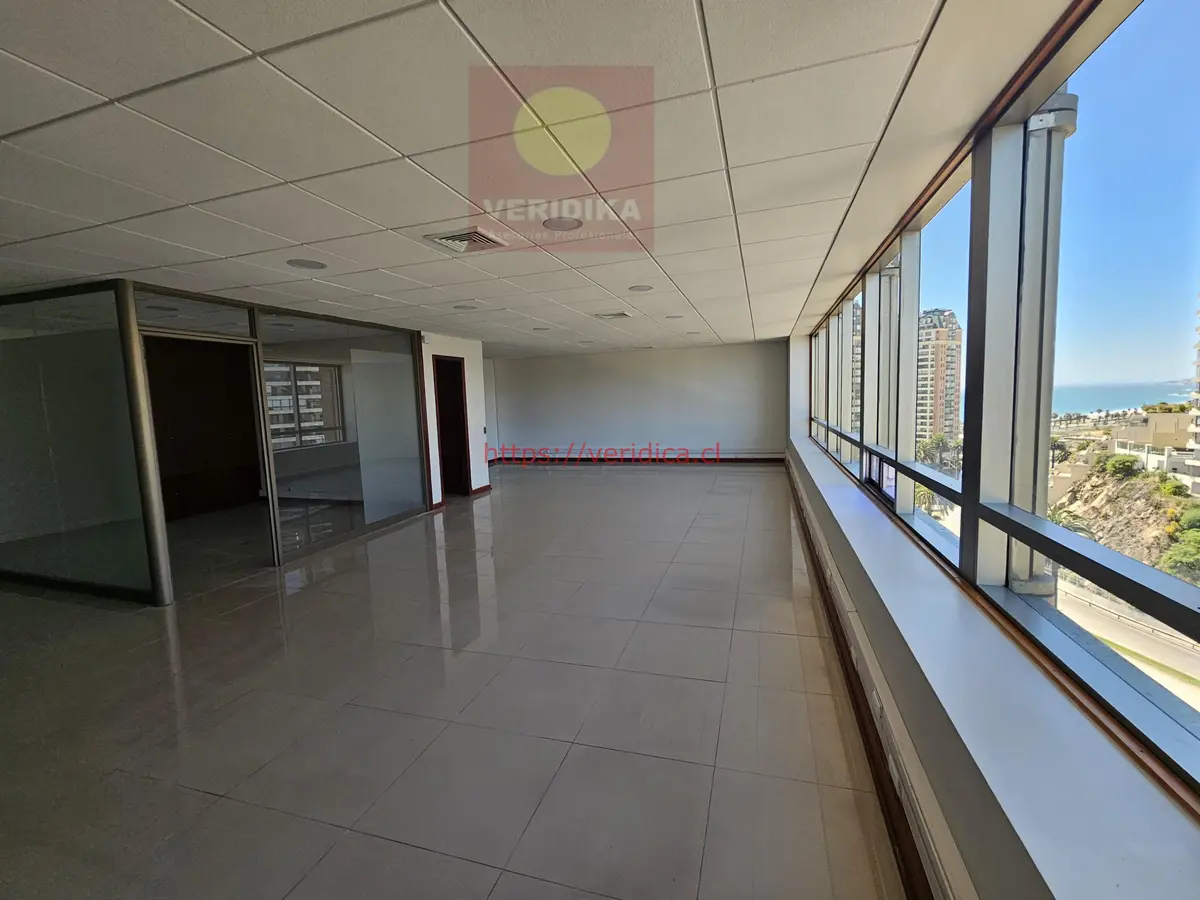 Arriendo oficina en Edificio Coraceros 110m2. - foto 2