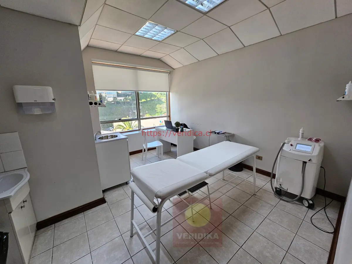 Vendo oficina en Ed. Coraceros apta para centros médicos y otros - foto 5