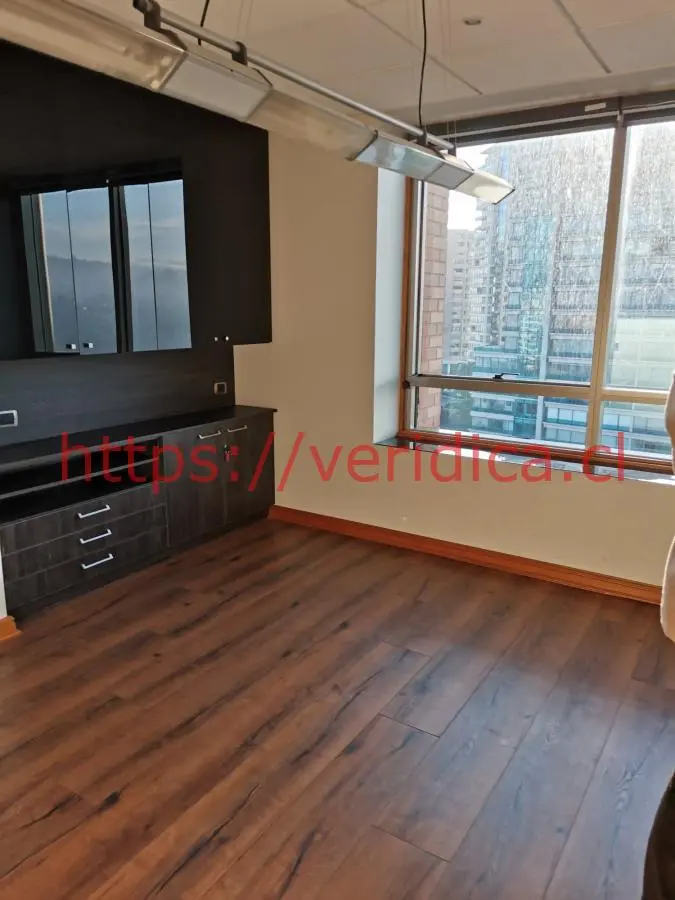 Veridika Vende exclusiva oficina en edificio Torre Coraceros - foto 6