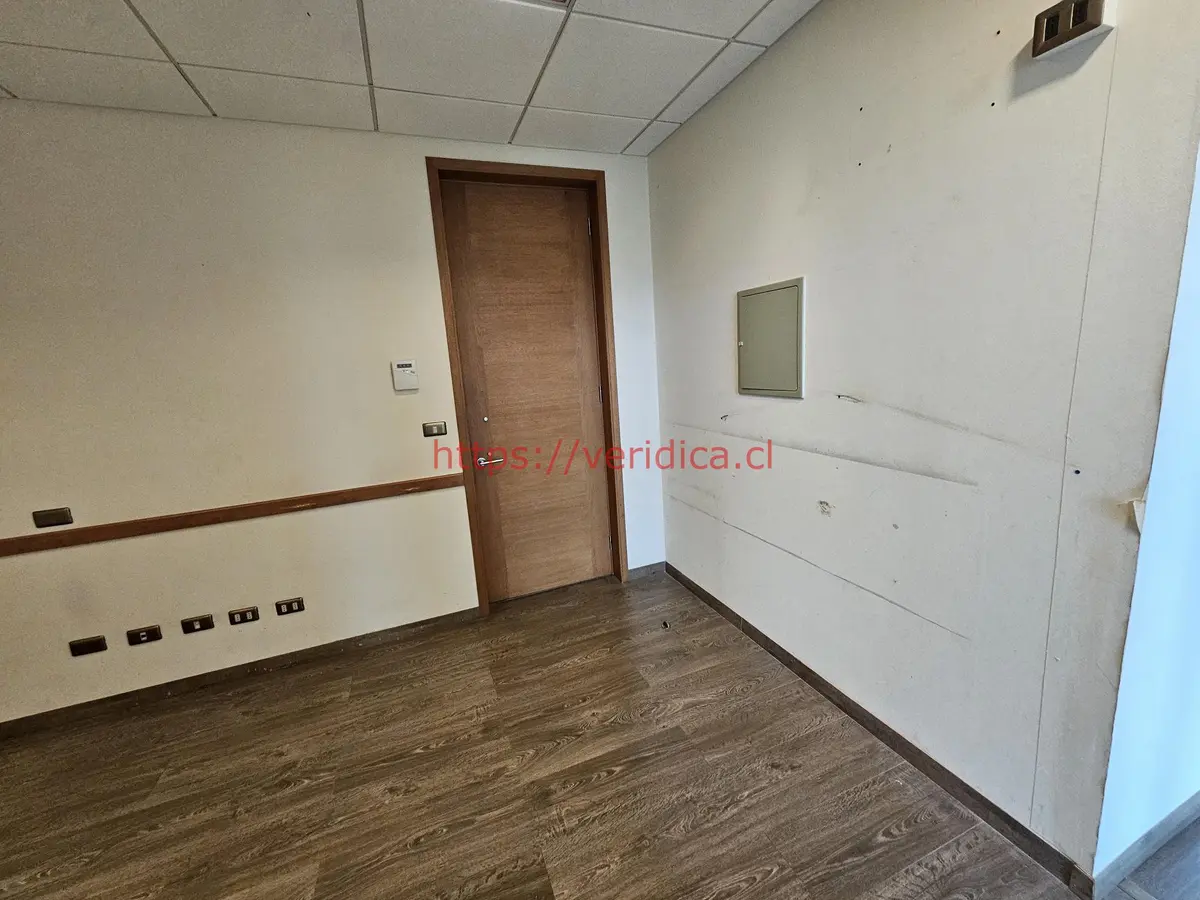 Veridika vende oficina con 4 estacionamientos - foto 5