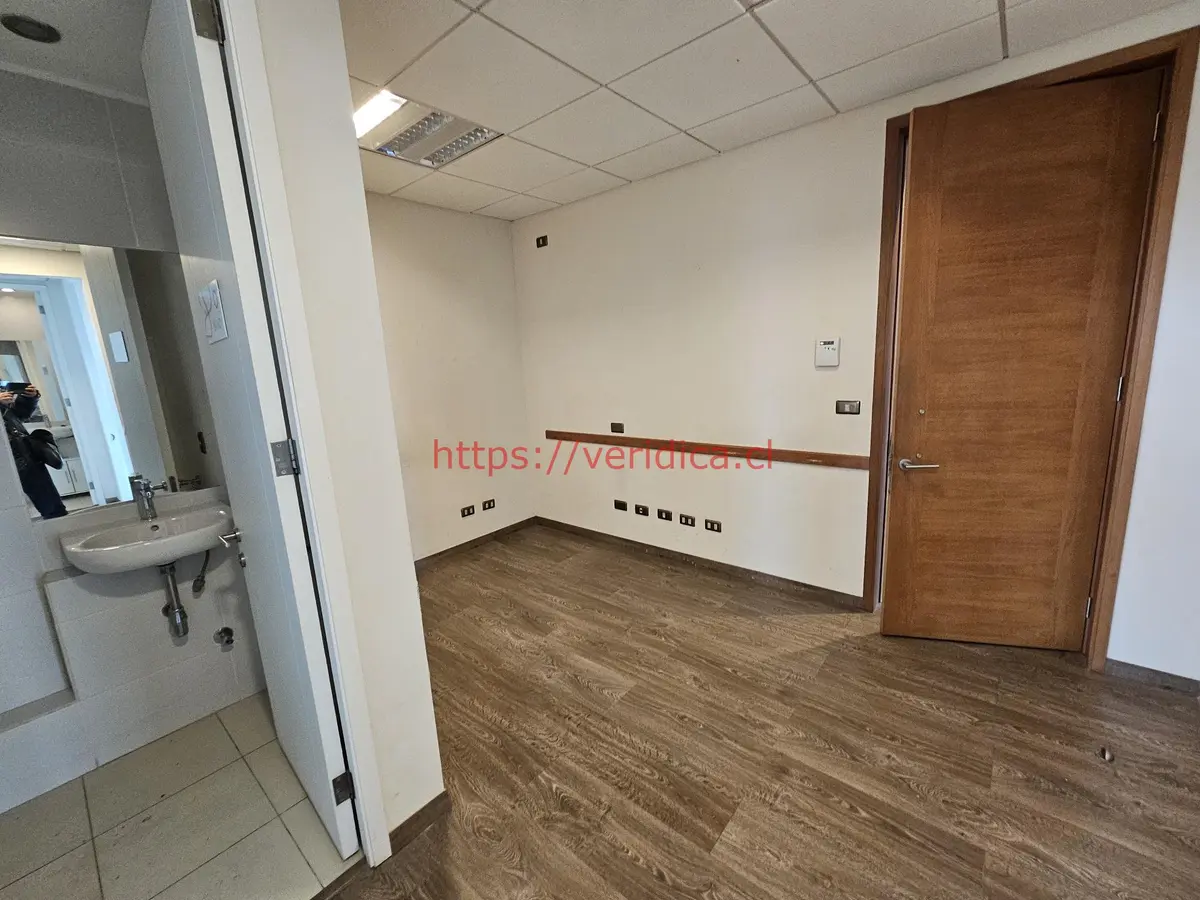 Veridika vende oficina con 4 estacionamientos - foto 6