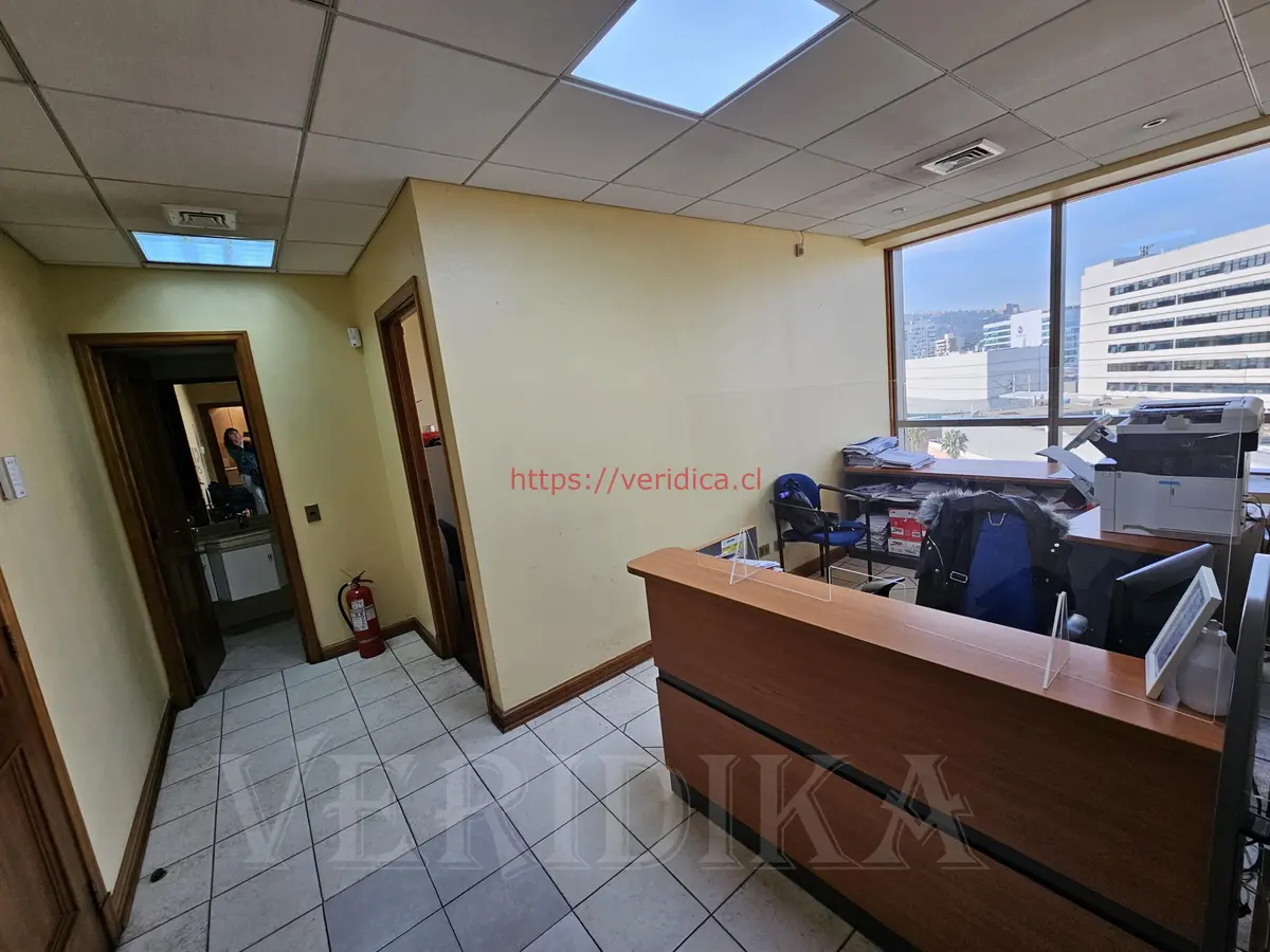Arriendo oficina en Coraceros 57m2, 2 estacionamientos. - foto 2