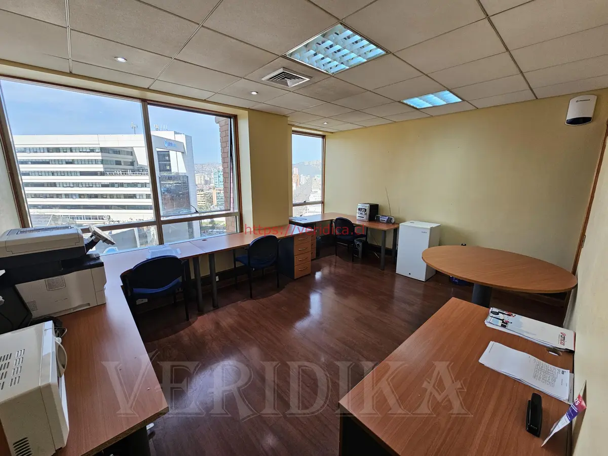 Arriendo oficina en Coraceros 57m2, 2 estacionamientos. - foto 3