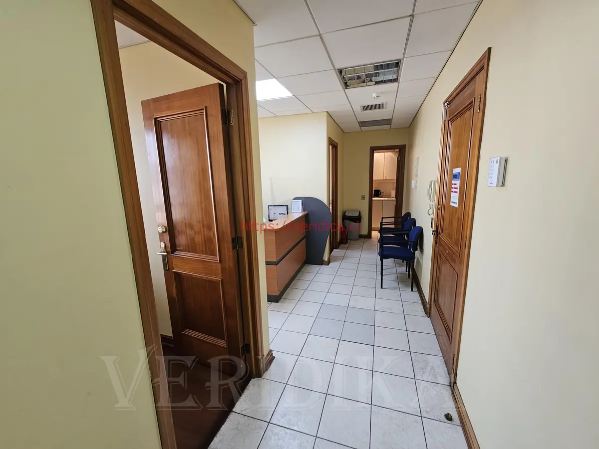 Arriendo oficina en Coraceros 57m2, 2 estacionamientos. - foto 4