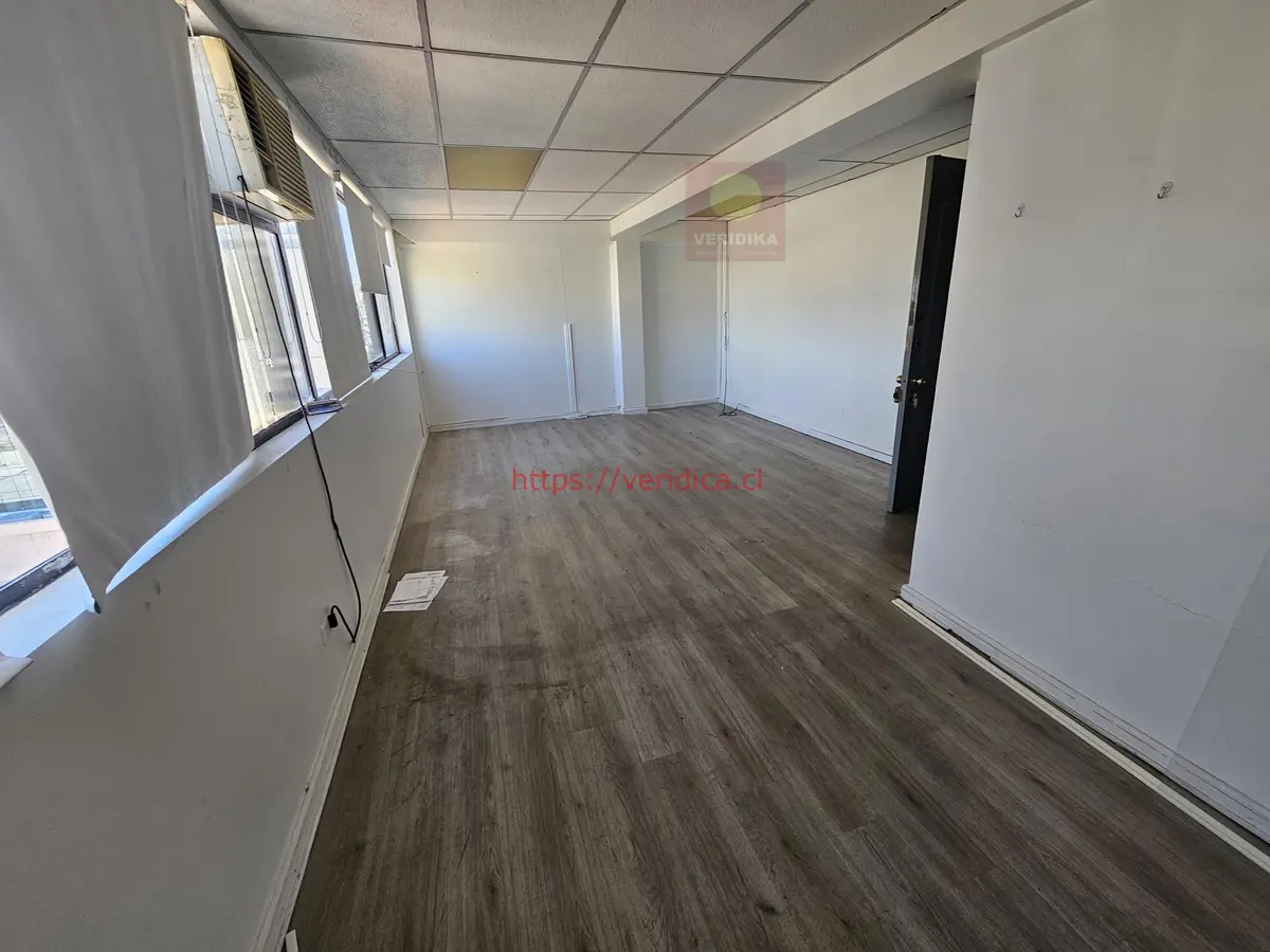 Vendo oficina en calle Villanelo - foto 2