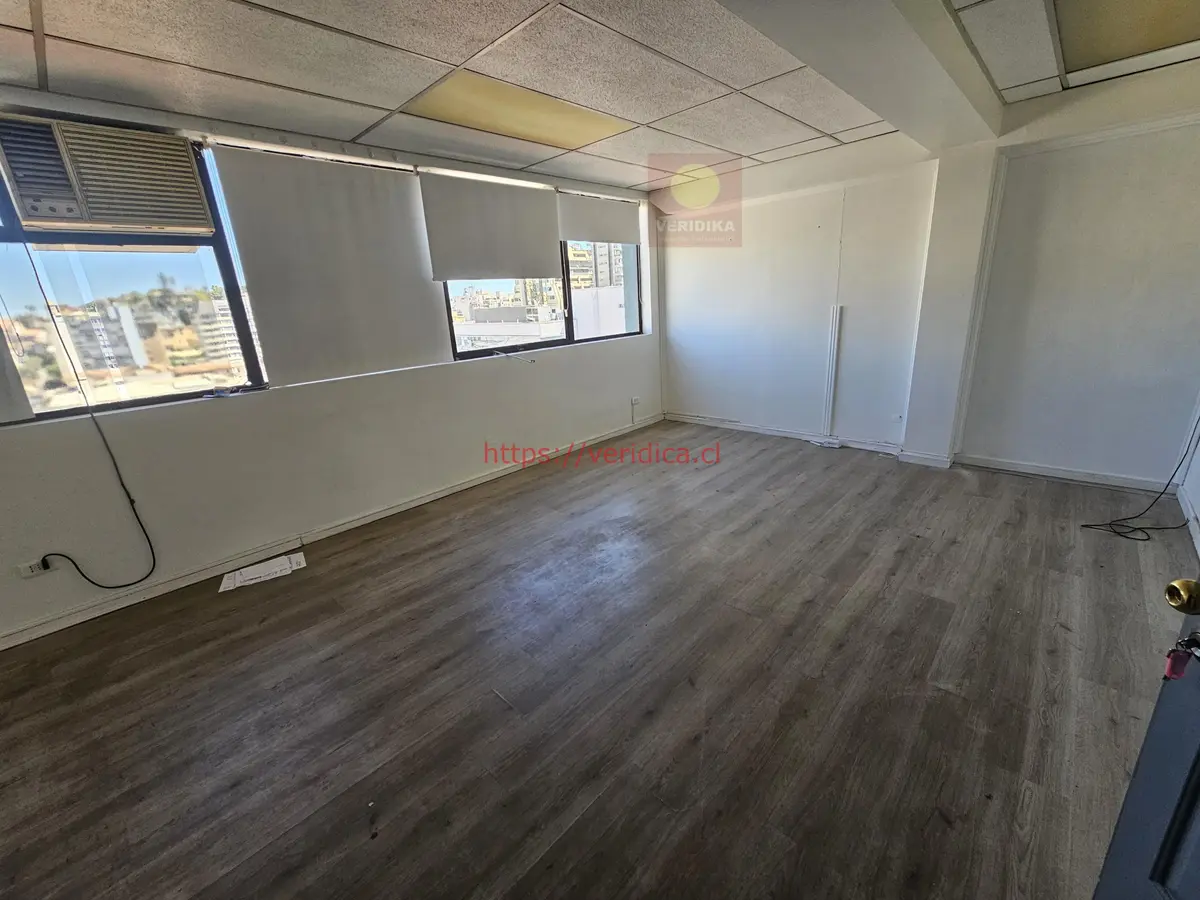 Vendo oficina en calle Villanelo - foto 3