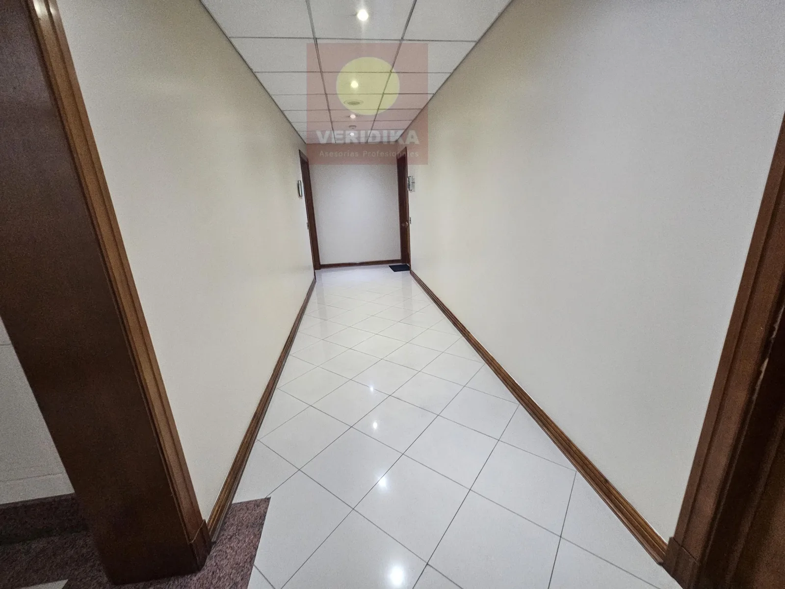 Arriendo oficina en Edificio Coraceros 110m2. - foto 1