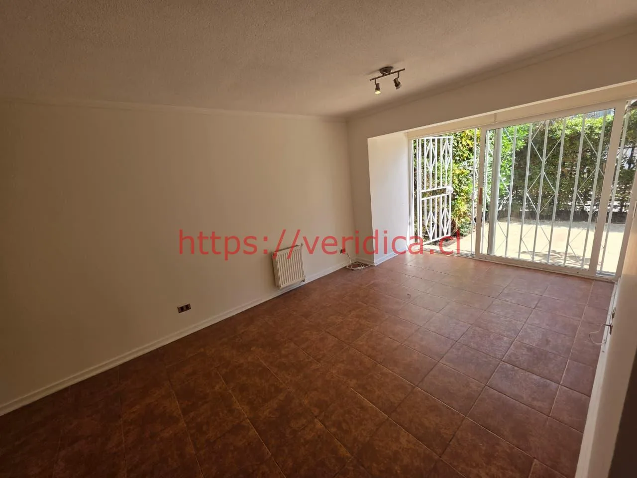Vendo depto con patio - foto 1
