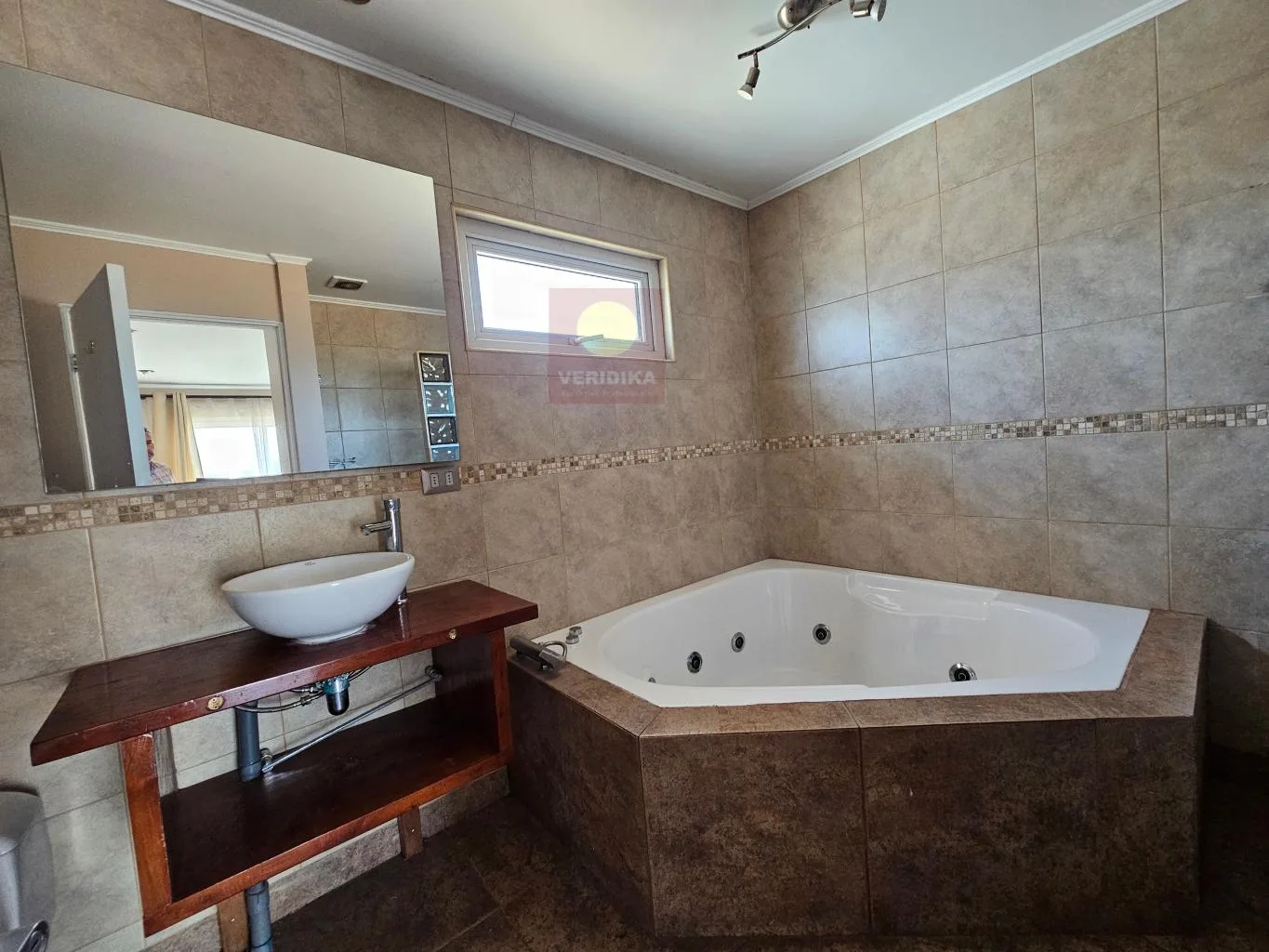 Vendo parcela de 5000m2 con casa de 139m2 - foto 1