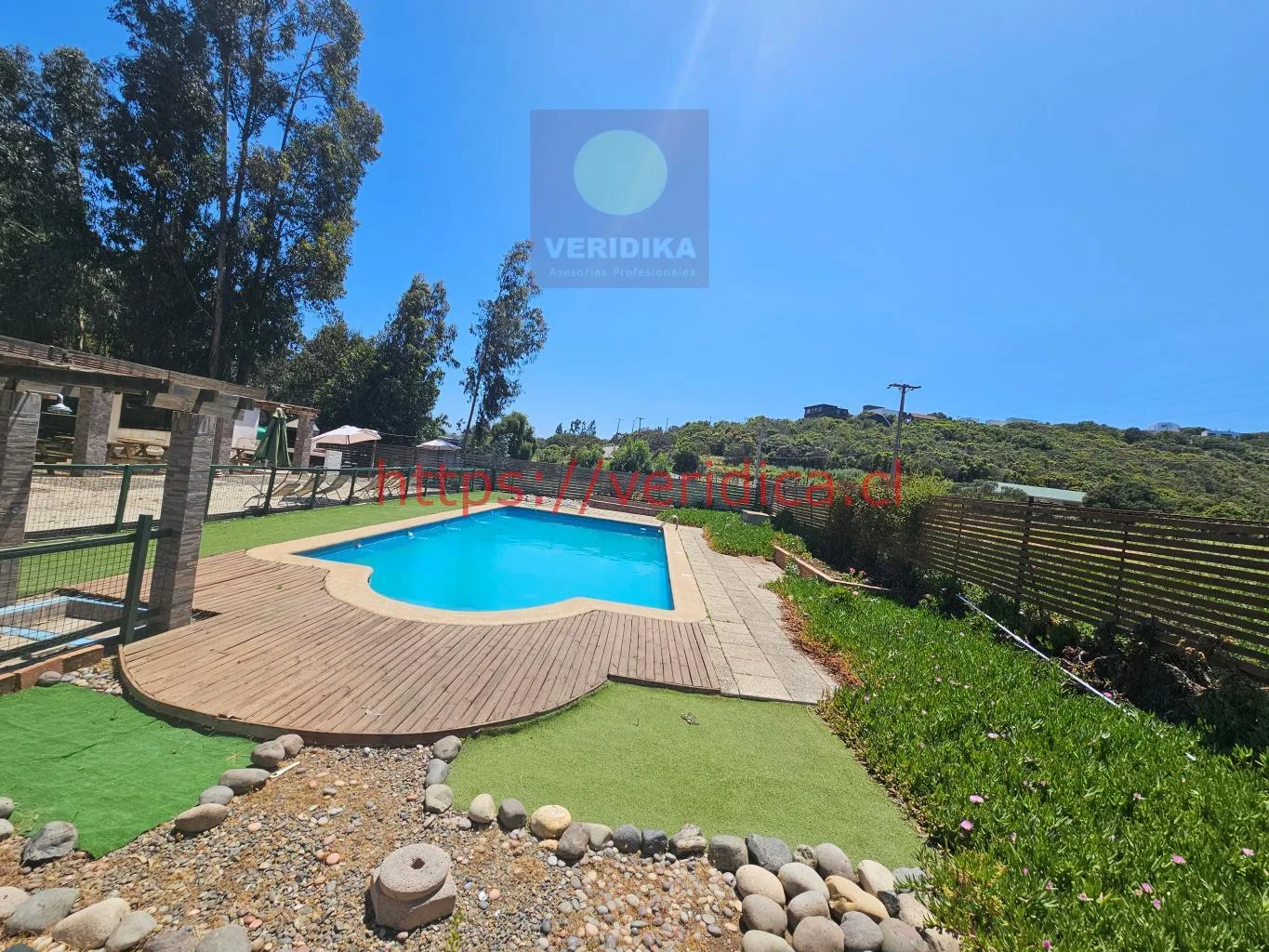 Veridika vende parcela con canchas de tenis y piscina - foto 1