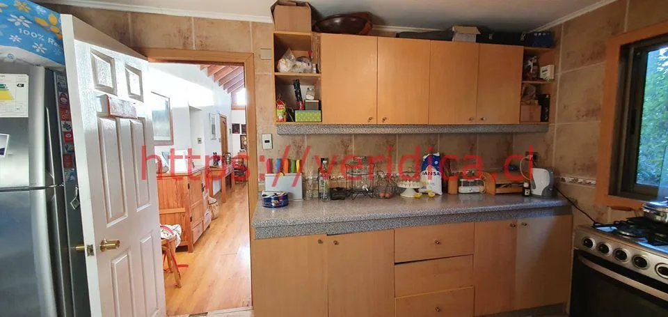 Veridika Vende terreno de 1700 m2 con 2 casas en Los Pinos - foto 4