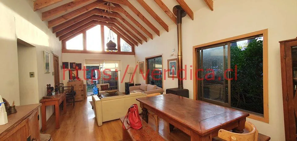 Veridika Vende terreno de 1700 m2 con 2 casas en Los Pinos - foto 2
